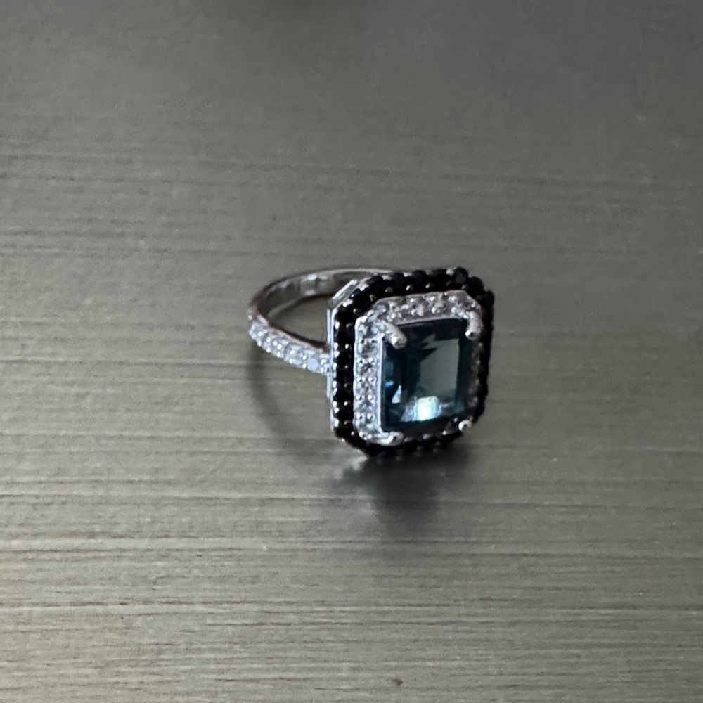 Elegant Silver and Blue Gemstone Ring